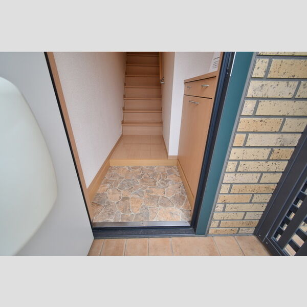 ファミール多摩平 玄関