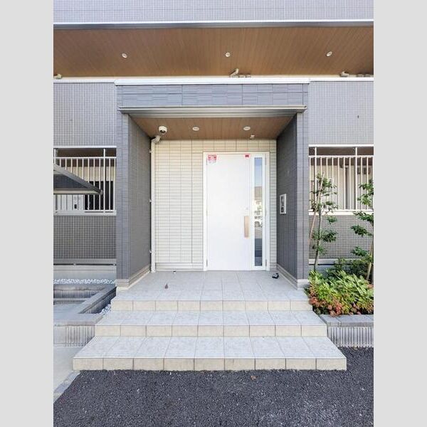 Resilience　A 駐車場側出入口