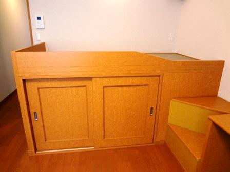 レオパレスラ　ボエーム 上部はベッドになります。