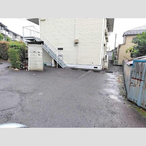 シャンプル中村102号室 駐車場