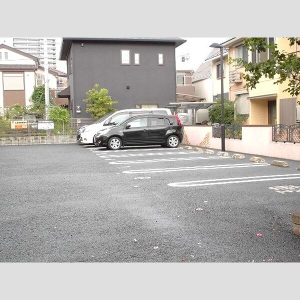 イーストエンジェル青山　B棟 駐車場