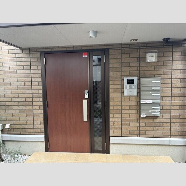 パレス境南町301号室 オートロックエントランス