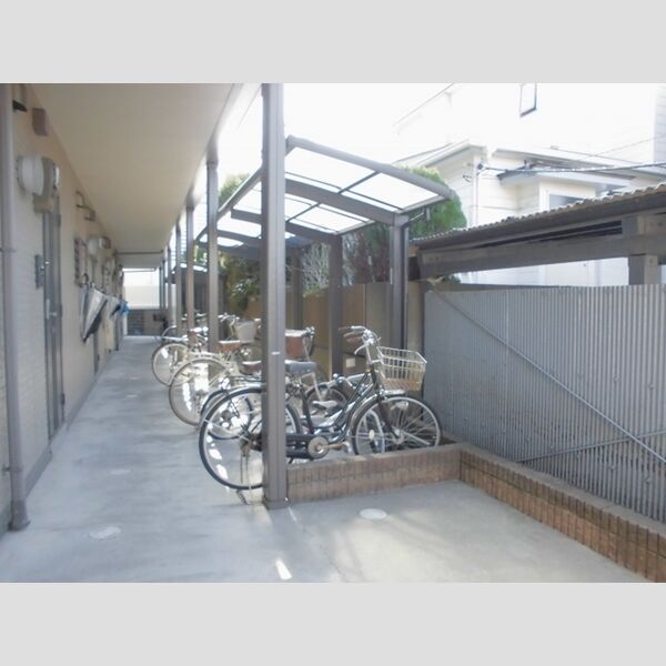 BLUE PLAQUE HOUSE 駐輪場