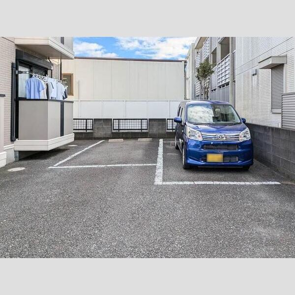 シャトレー201号室 駐車場