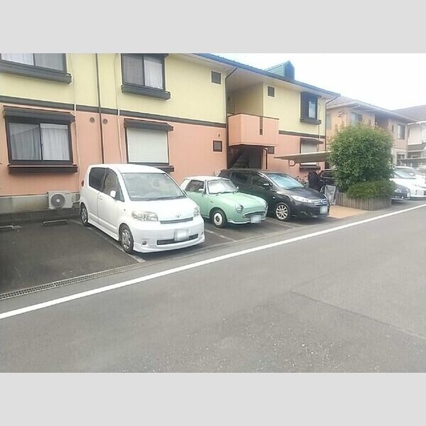 クローカス 駐車場