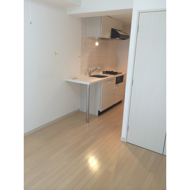 ﾌﾟﾚｰﾙ･ﾄﾞｩｰｸ横浜SOUTH Maison Loir806号室 リビング