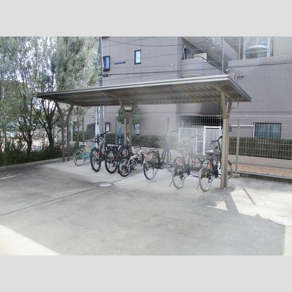 ロジュマン エスト 駐輪場