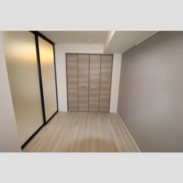 セレスティア江戸川Ⅱ203号室 バルコニー側洋室