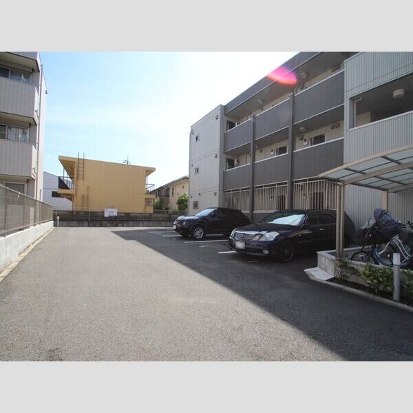 パインレジデンス201号室 駐車場