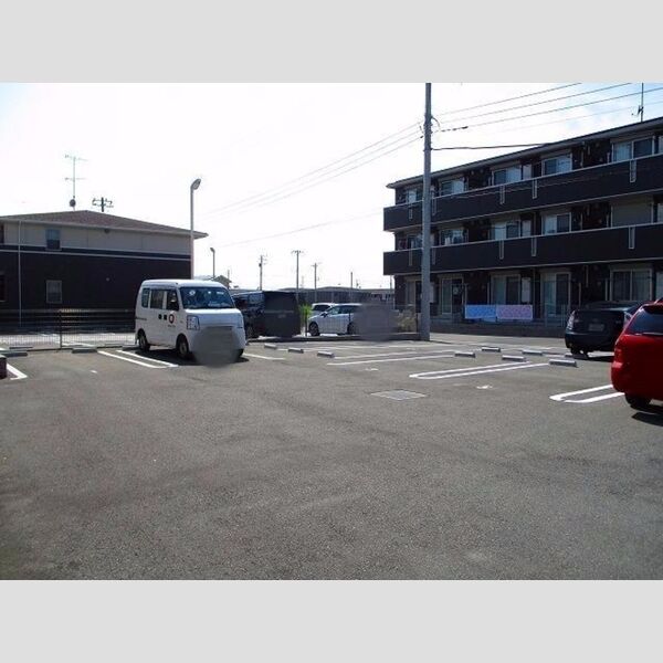 イルマーレ 駐車場