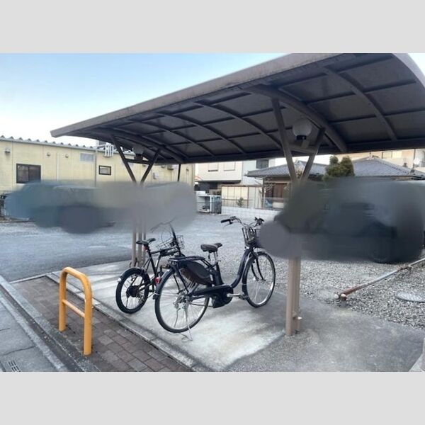 アバンサール 駐輪場