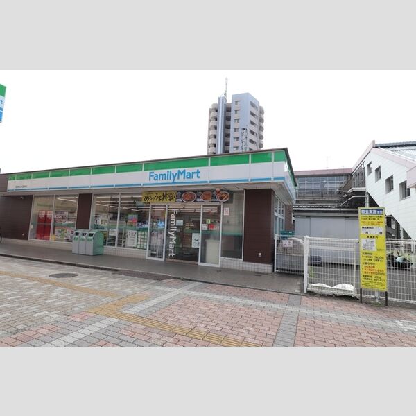 グリーンプラザ ファミリーマート　西武狭山ヶ丘駅前店　220m