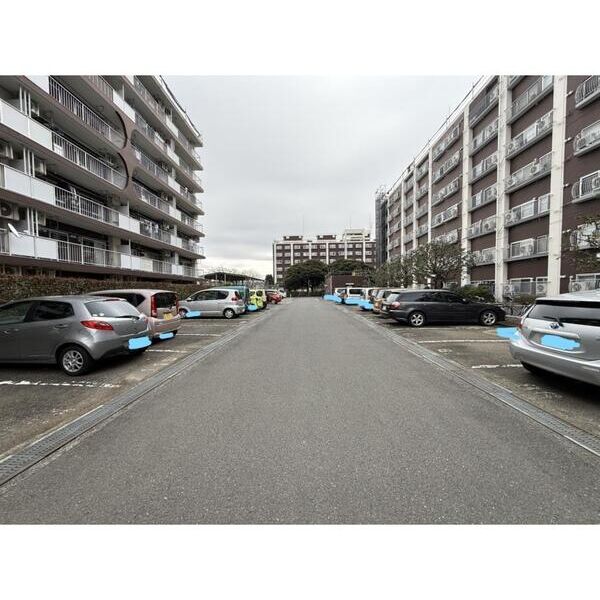 ルネ東林間C棟609号室 駐車場