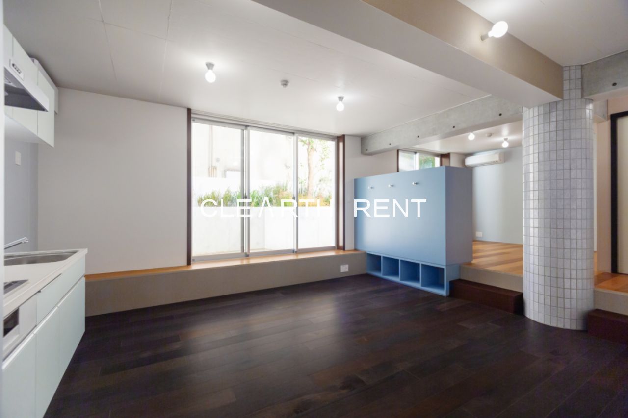 アスタルテ上原105号室 緑豊かな庭を持つ、カラフルで楽しい住まい。