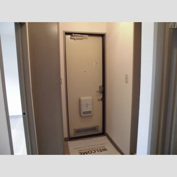 プリムヴェール　弐番館203号室 玄関