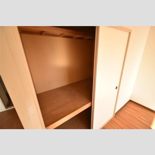 サンモール清水D102号室 押入れ