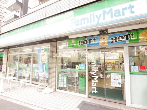 ディアレイシャス池袋 【コンビニエンスストア】ファミリーマート 上池袋店まで451ｍ