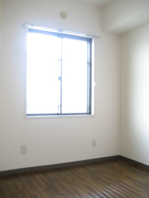 引地台ハイツ0102号室 洋室２　※別号室の参考写真です(現況優先・仕様違いの場合あり)