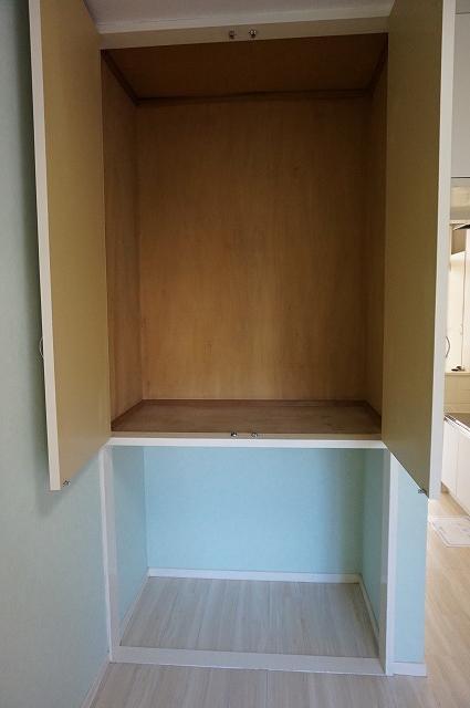 メゾン・ドモ(E-072)1階 収納