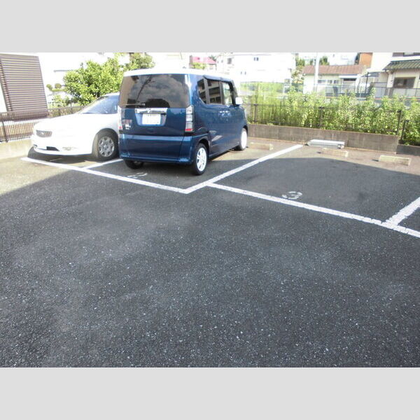 すずかけ202号室 駐車場