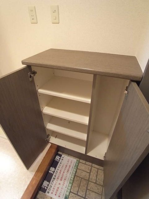 ライオンズマンション経堂第６ 靴入