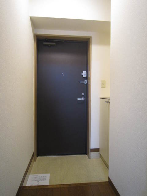 リヴェール湘南0301号室 玄関