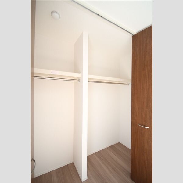 アヴァンス千住緑町102号室 クローゼット