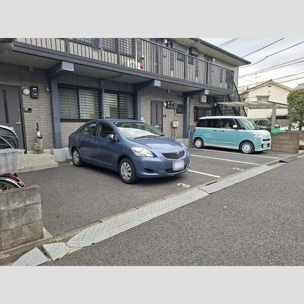 コスモコート 駐車場