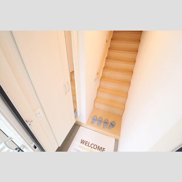 メゾン ド ミュゲ 夜間の帰宅に便利な玄関人感センサーライト付