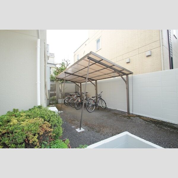 パインヒルズ204号室 駐輪場