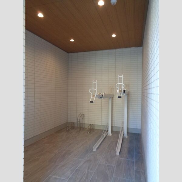 上町DKハイム 駐輪場1