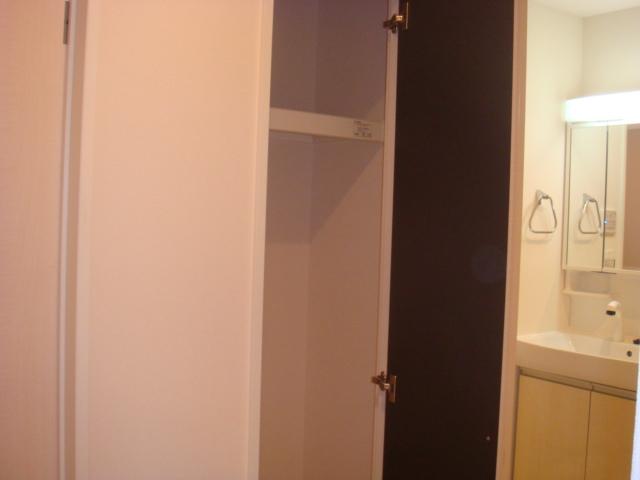 レ・セーナ202号室 廊下　収納