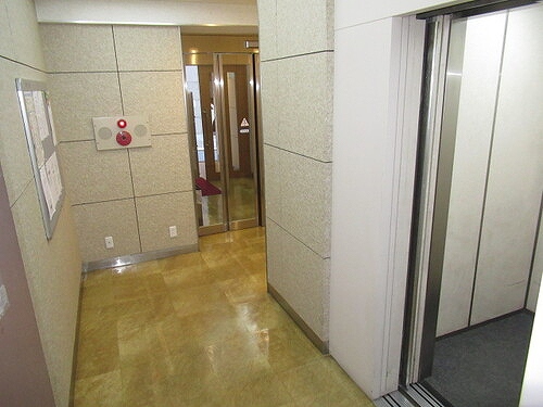 ライオンズ三田11階 ロビー　※2020年4月撮影