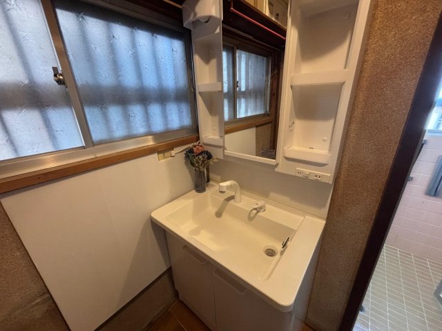 厚木市上依知戸建 使いやすい蛇口が伸びる新型です