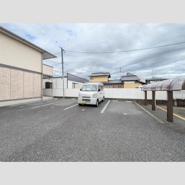 ディアコート城山 駐車場