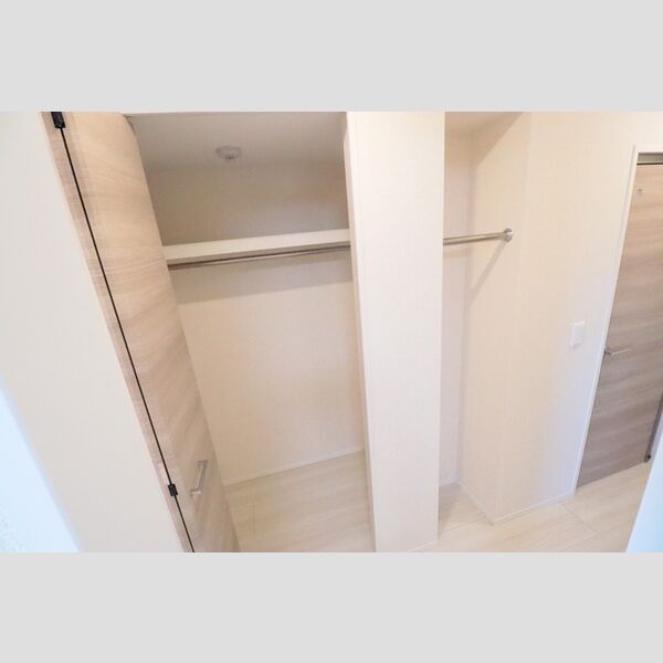 plume103号室 クローゼット・パイプスペース(廊下)