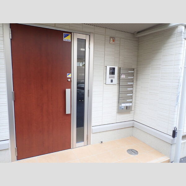 ヴィラ・オキネ エントランス(オートロック・集合ポスト)