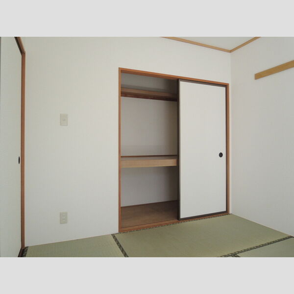 ハイツ ユーセブン 押入