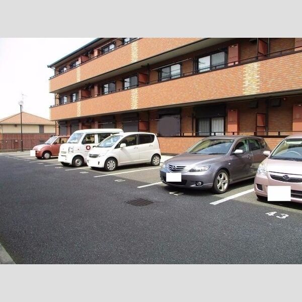 ヒルサイドコート　参番館 駐車場