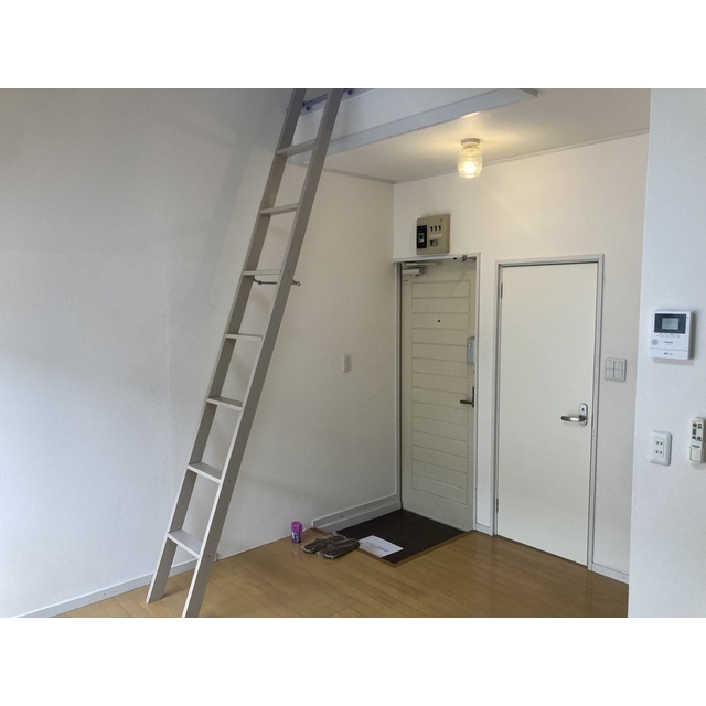 キャロットハウス岸町211号室 リビング