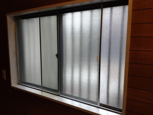 千葉市中央区仁戸名町一戸建て 断熱用ポリカ内窓付きです