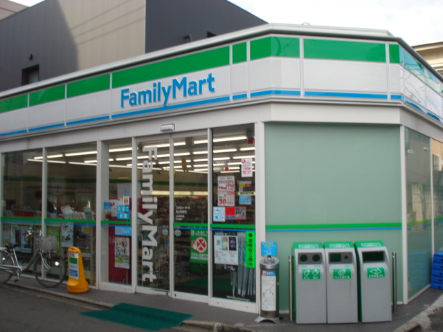 ベルフラワー（Bellflower) ファミリーマート狛江駅南店まで824ｍ