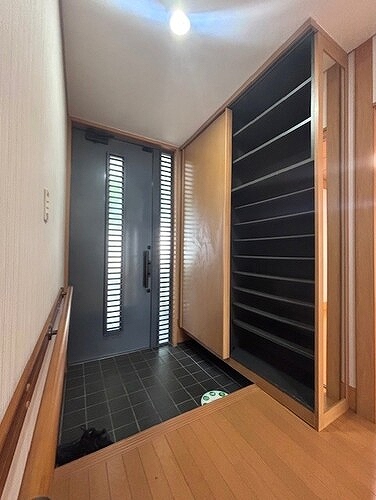 相模原市中央区由野台２丁目戸建 玄関