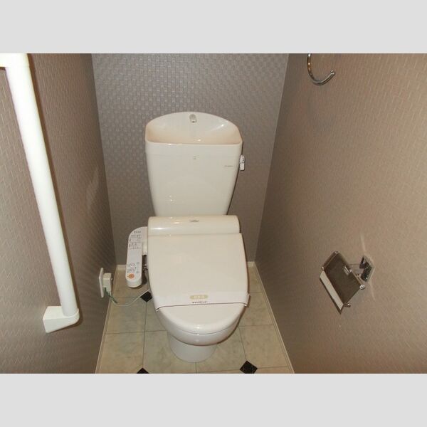 ソレイユB103号室 温水洗浄暖房便座付トイレ