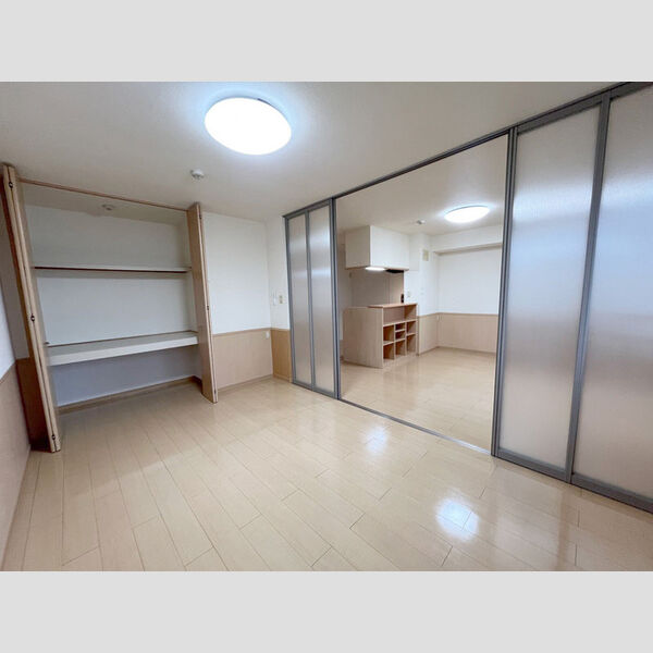 バニュルス　Ⅰ・Ⅱ・ⅢⅢ205号室 洋室