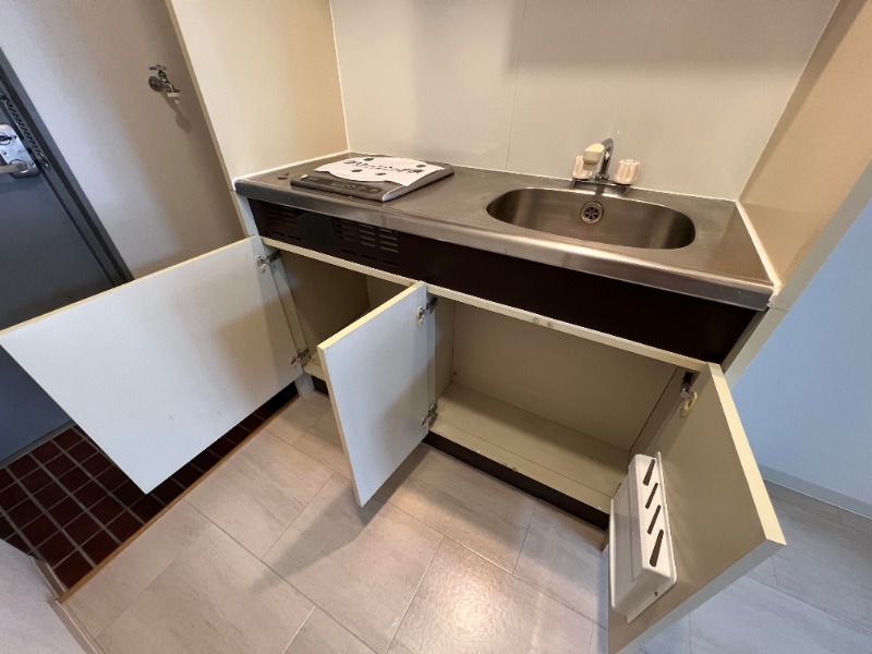 シティ松波 キッチンの収納はたっぷり