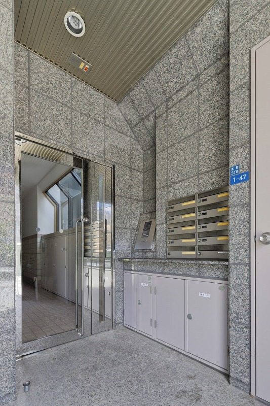 ホームメイド朝霞本町ビル エントランス