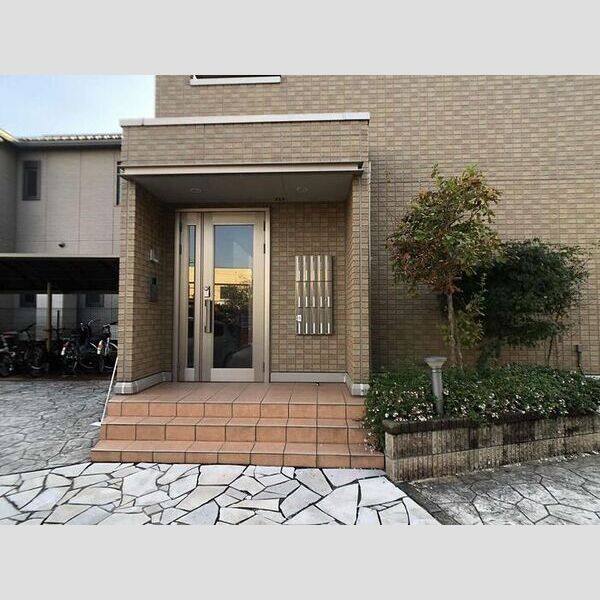 パウロニア106号室 エントランス