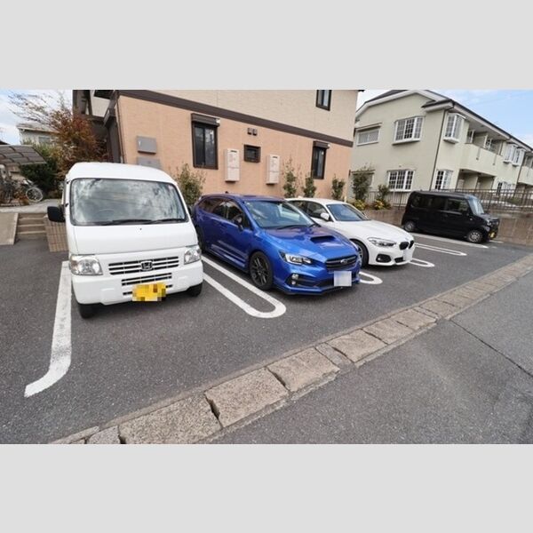 フェリース・パイン203号室 駐車場