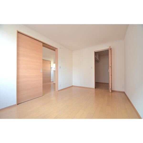 フォレストメゾン聖蹟B102号室 リビング